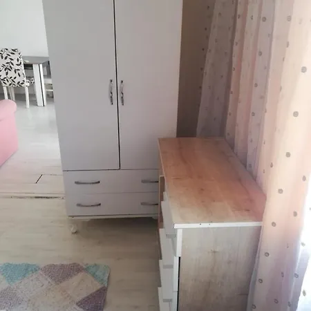 Apartman Low Cost, Inferior, Usefull Flat In Centre Alsancak *